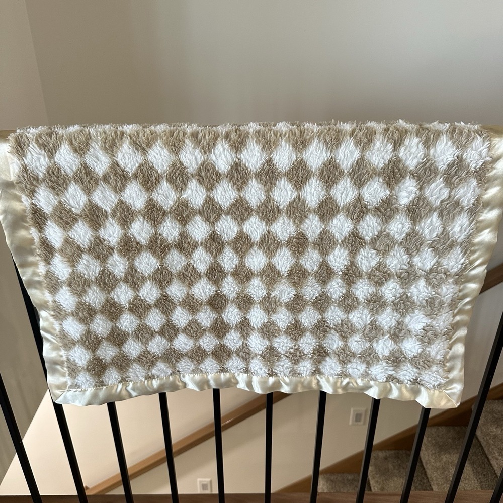 HB Beige‎ White Checkered Plush Satin Trim Back Baby Blanket Lovey Blanky 37x29